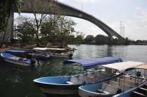 A maior ponte da América Central, sobre o Rio Dulce, na Guatemala
